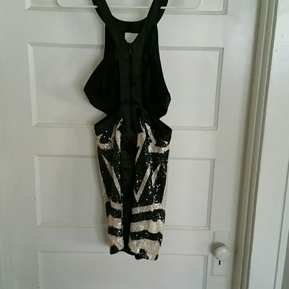 Dress - Picture 2 of 3